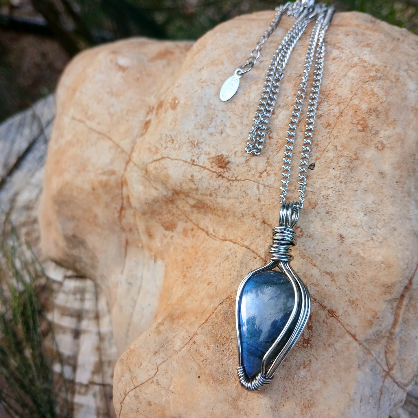 Colar "Arrow" de Labradorite azul - Coleção de Outono
