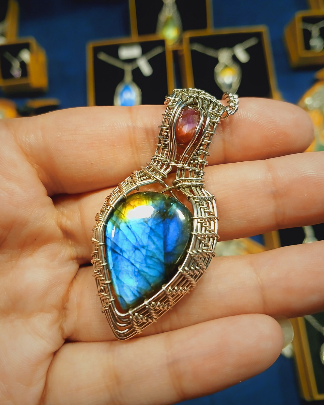 Colar "Victorian" Labradorite Azul e Rubi Rosa Facetado