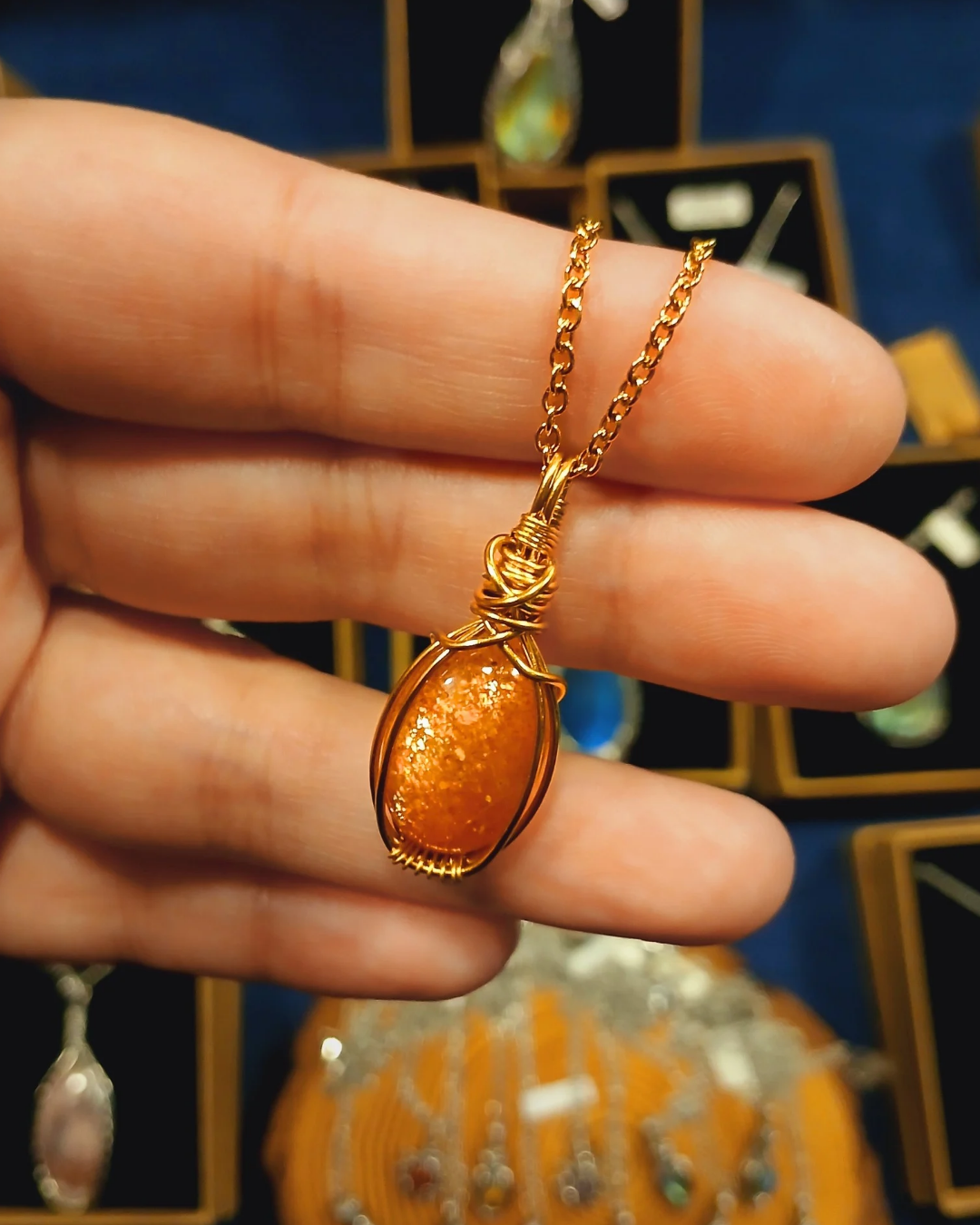 Colar "X" de Pedra do Sol Natural - Ouro 18K