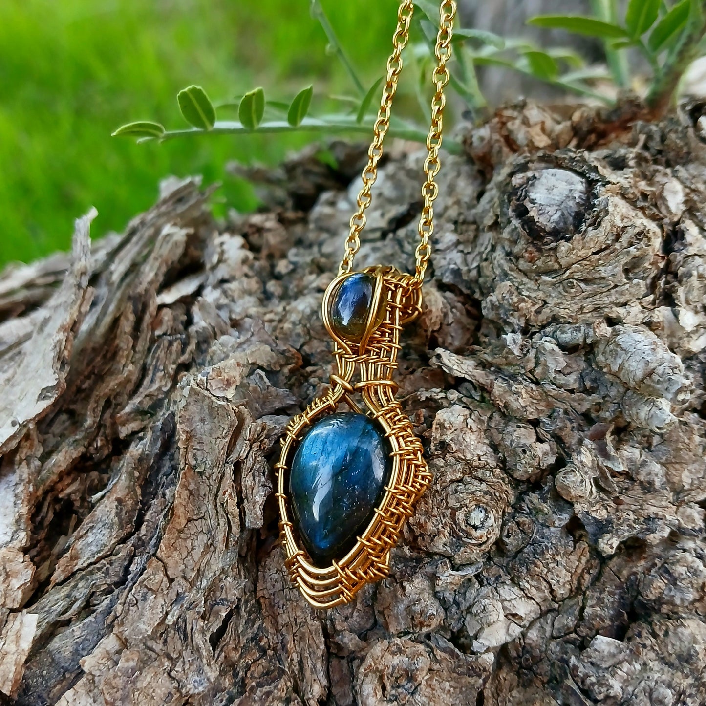 Colar "Victorian" de Labradorite Azul Ouro 18K - Coleção de Outono