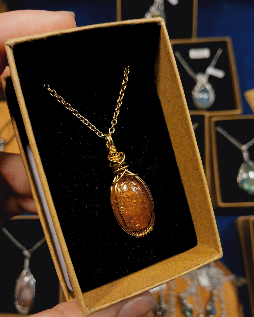 Colar "X" de Pedra do Sol Natural - Ouro 18K