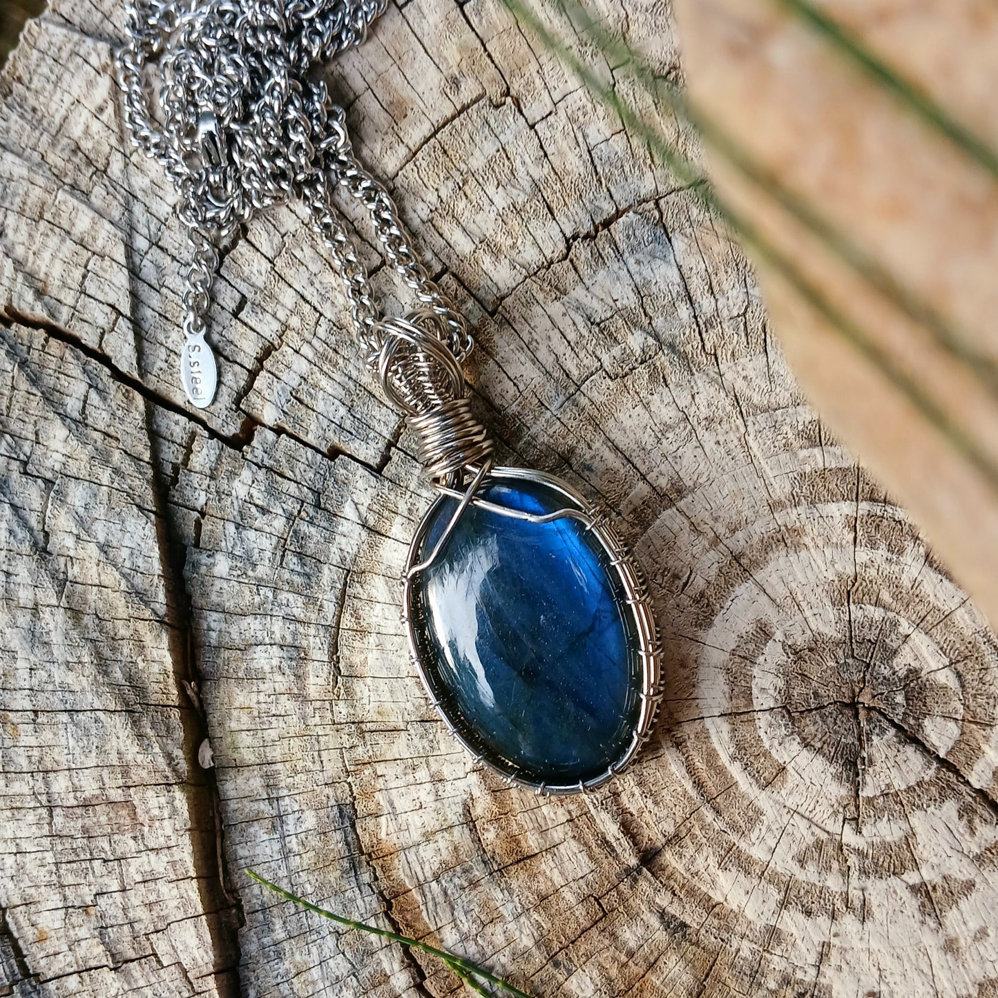 Colar "Pine tree" de Labradorite Azul - Coleção de Outono