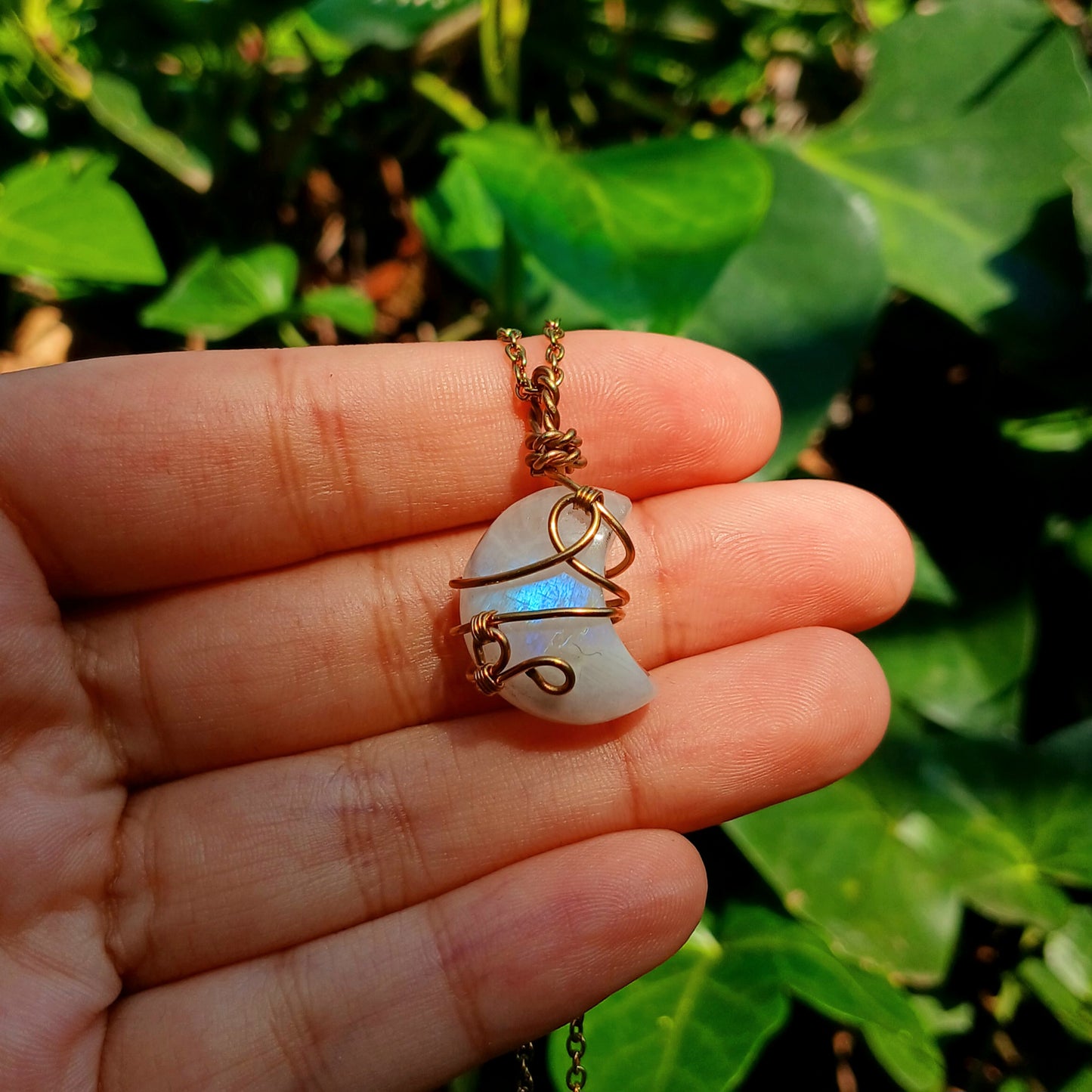 Colar "Moon" de Pedra da Lua Ouro 18K - Coleção de Outono