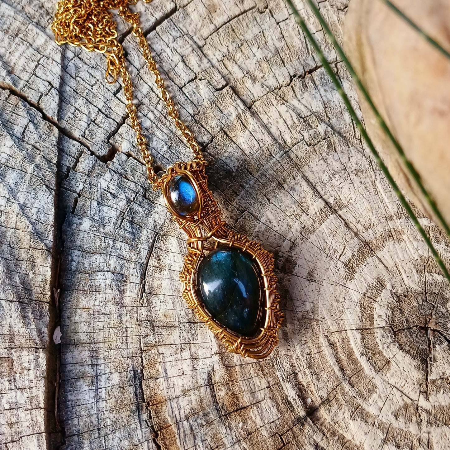 Colar "Victorian" de Labradorite Azul Ouro 18K - Coleção de Outono