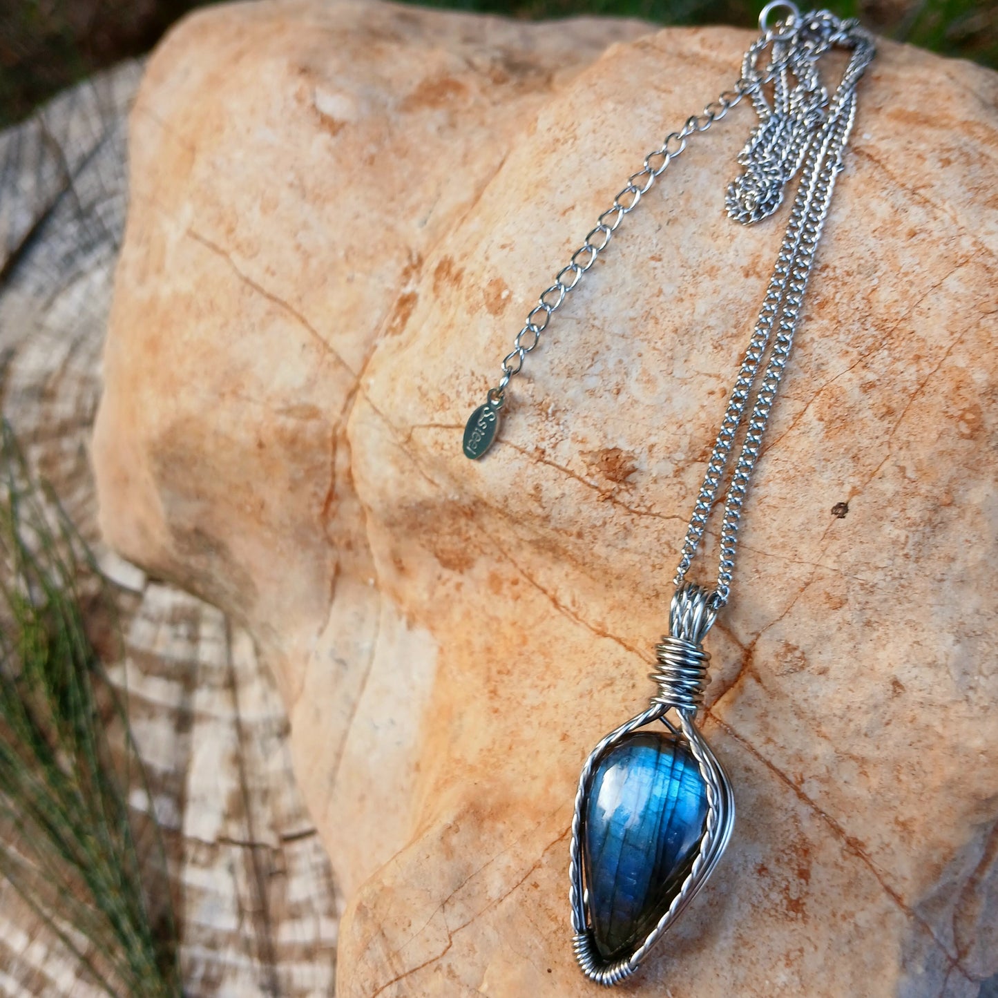 Colar "Arrow" de Labradorite azul - Coleção de Outono