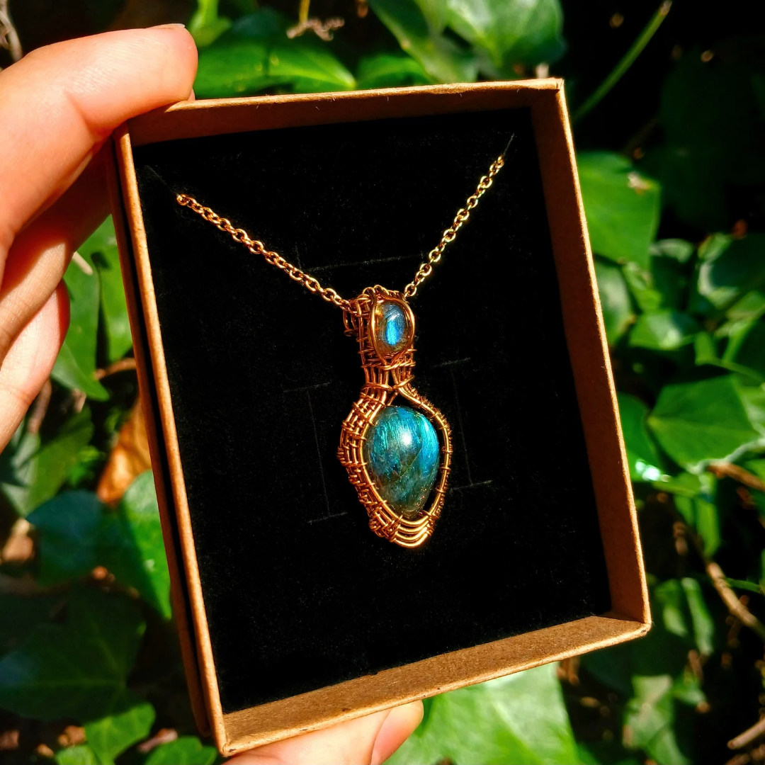 Colar "Victorian" de Labradorite Azul Ouro 18K - Coleção de Outono