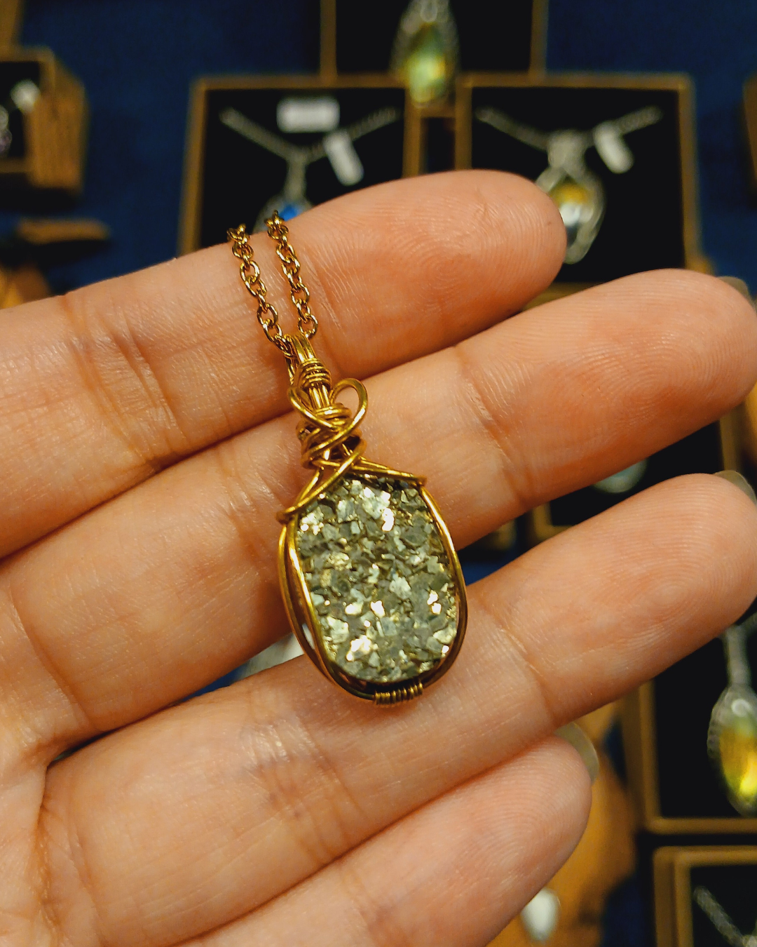 Colar "X" de Pirite em Bruto - Ouro 18K