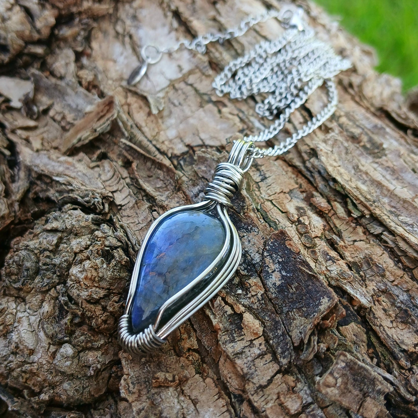Colar "Arrow" de Labradorite azul - Coleção de Outono