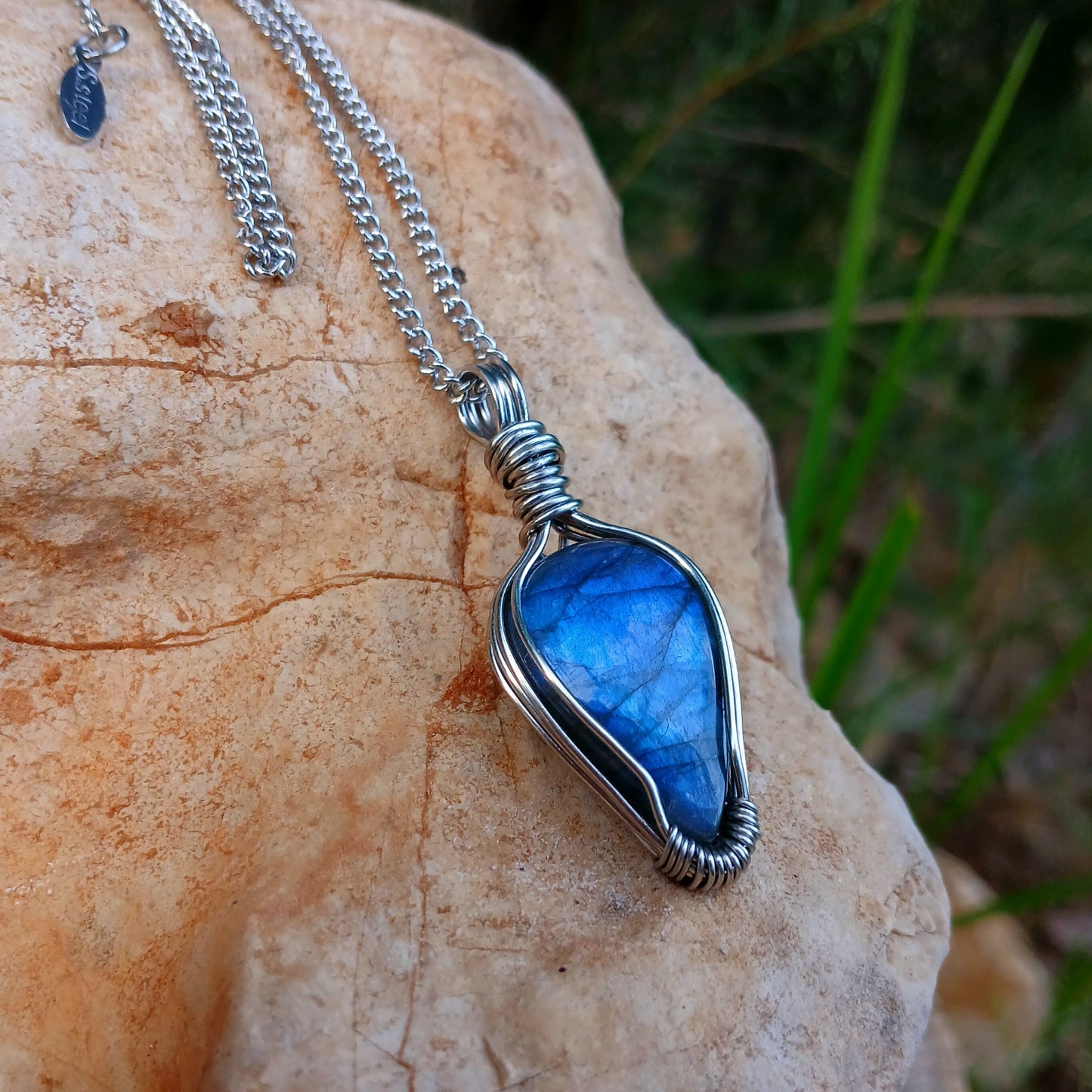 Colar "Arrow" de Labradorite azul - Coleção de Outono
