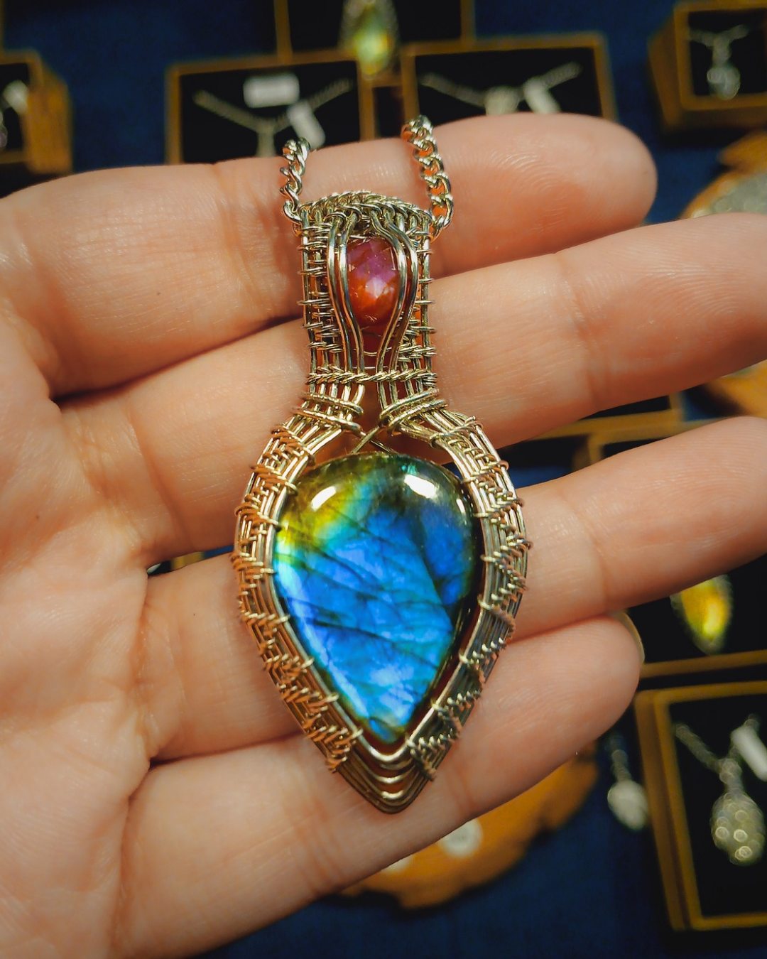 Colar "Victorian" Labradorite Azul e Rubi Rosa Facetado
