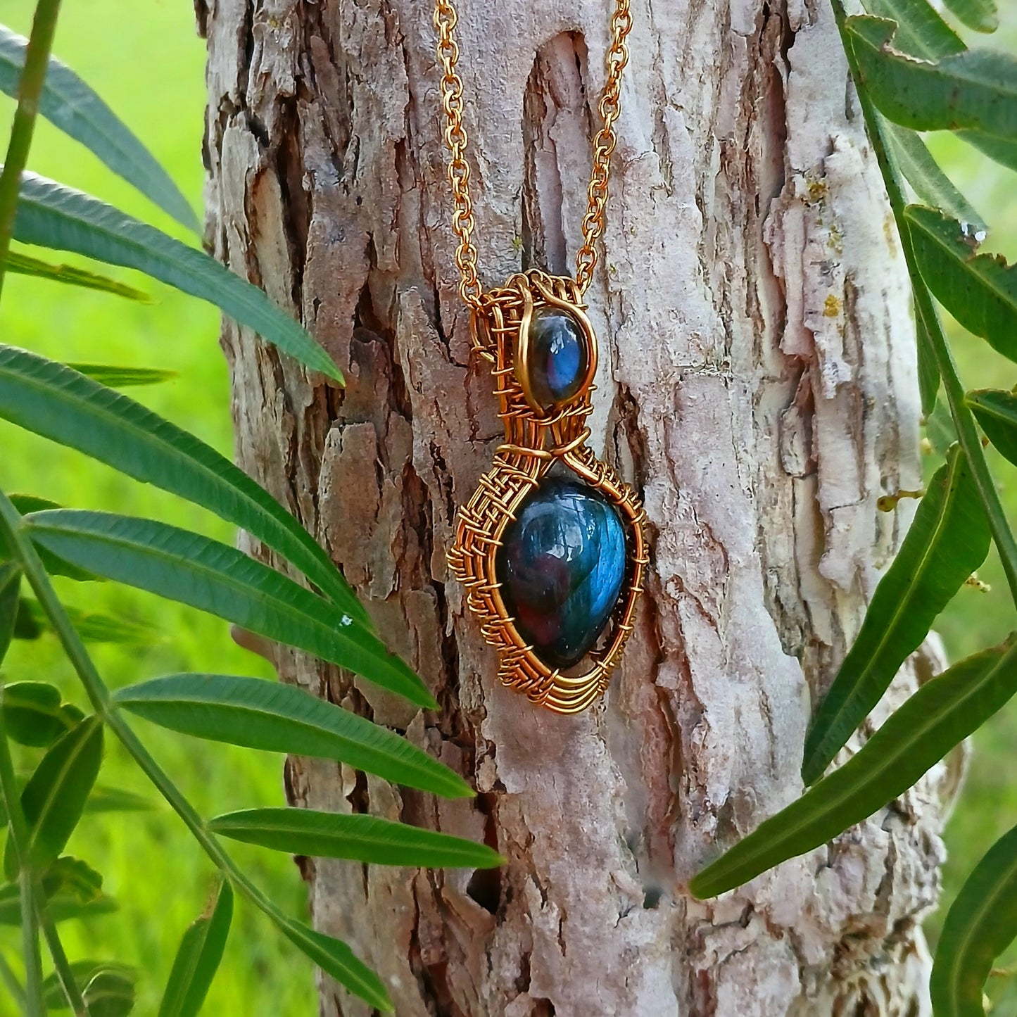 Colar "Victorian" de Labradorite Azul Ouro 18K - Coleção de Outono