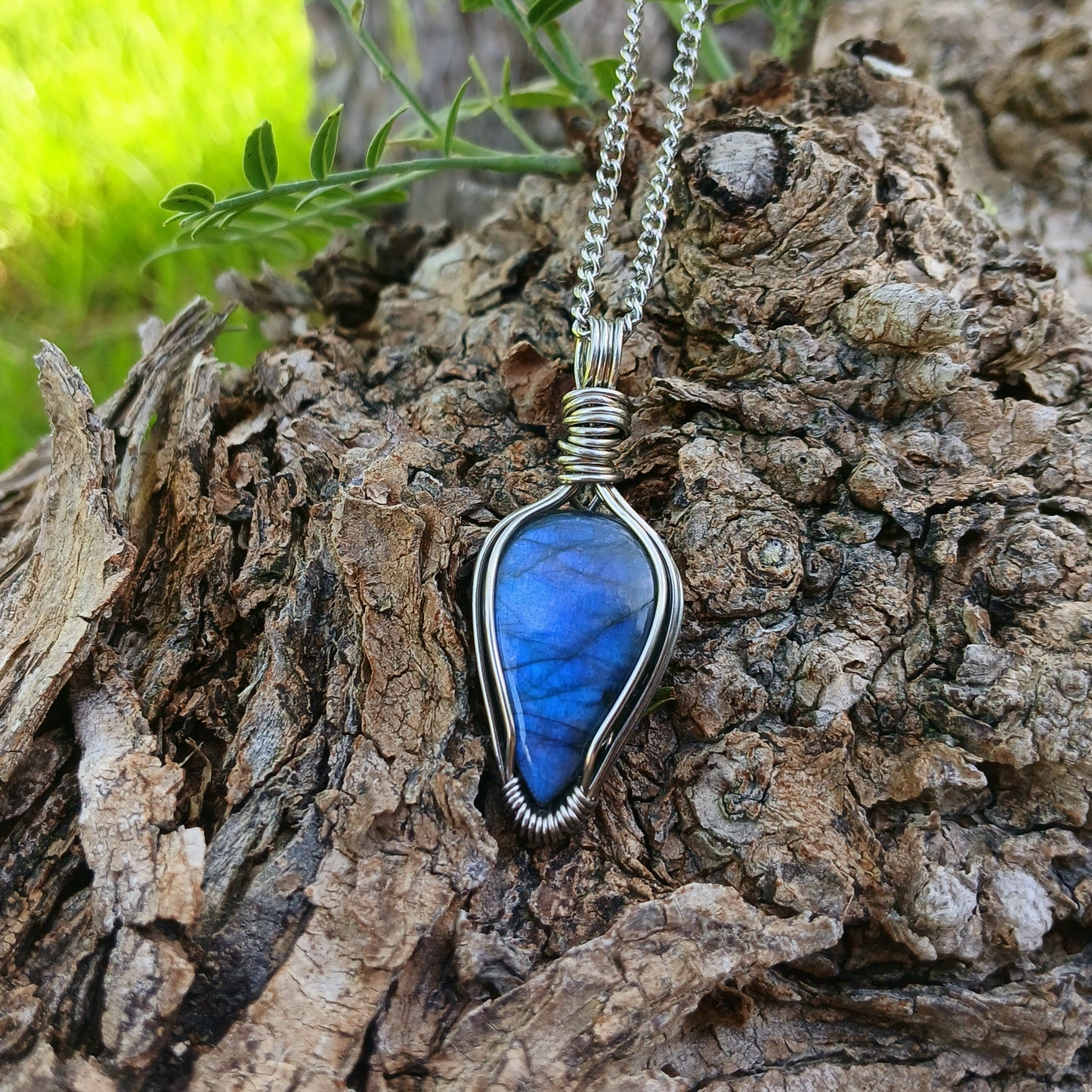 Colar "Arrow" de Labradorite azul - Coleção de Outono