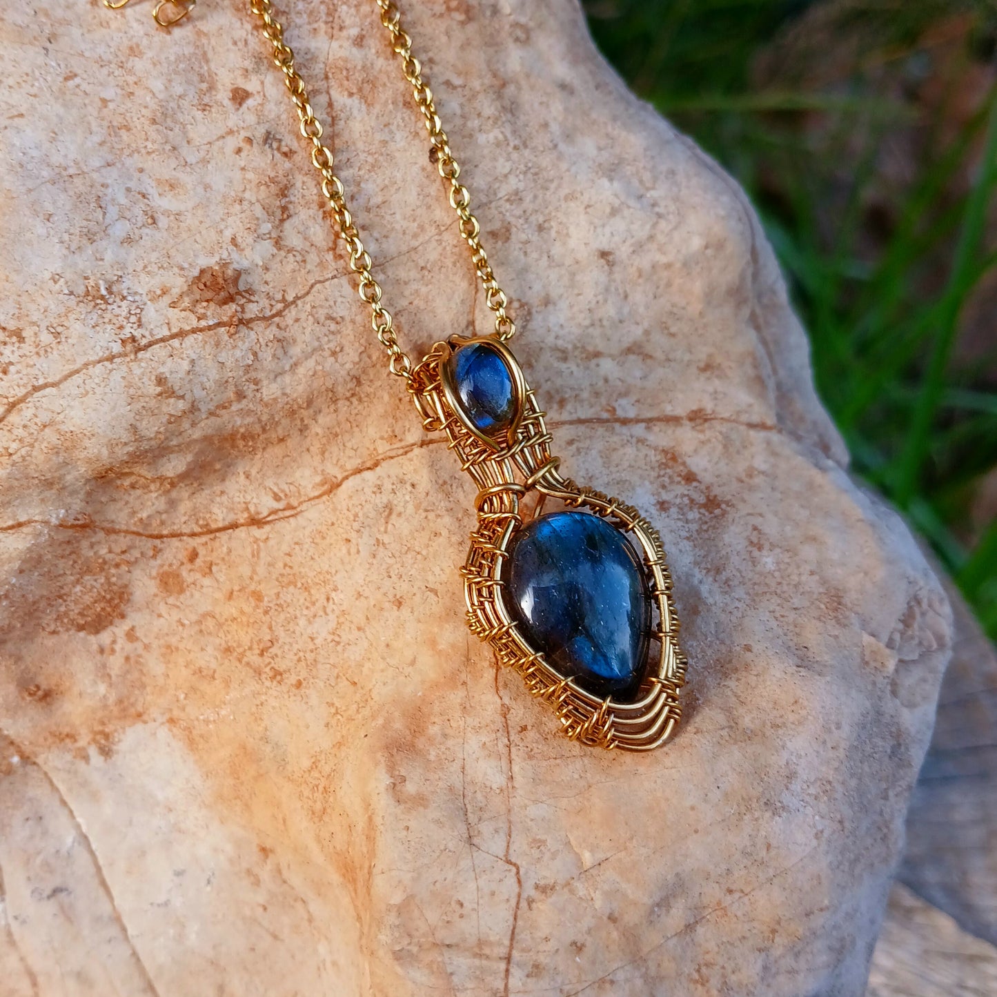 Colar "Victorian" de Labradorite Azul Ouro 18K - Coleção de Outono
