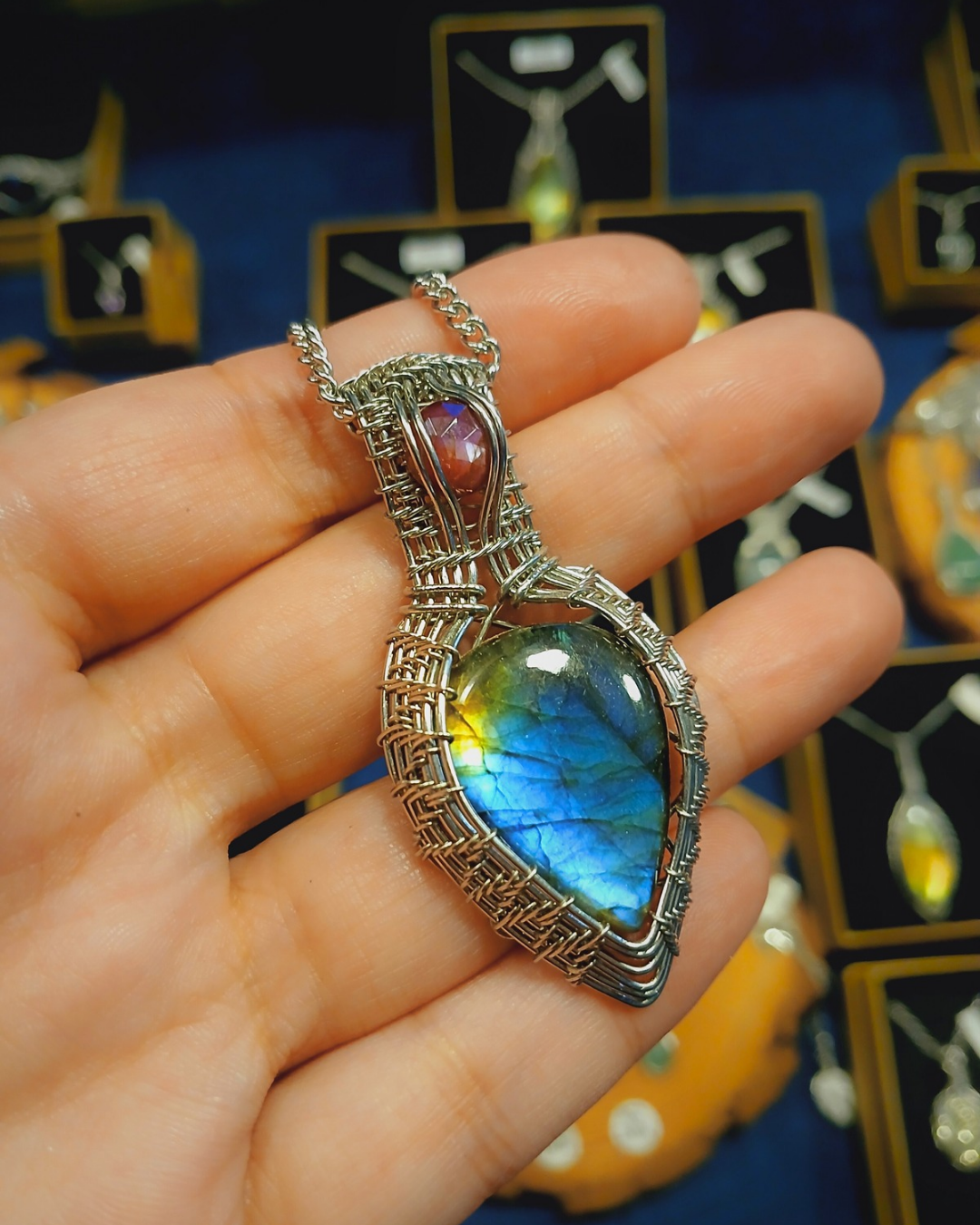 Colar "Victorian" Labradorite Azul e Rubi Rosa Facetado