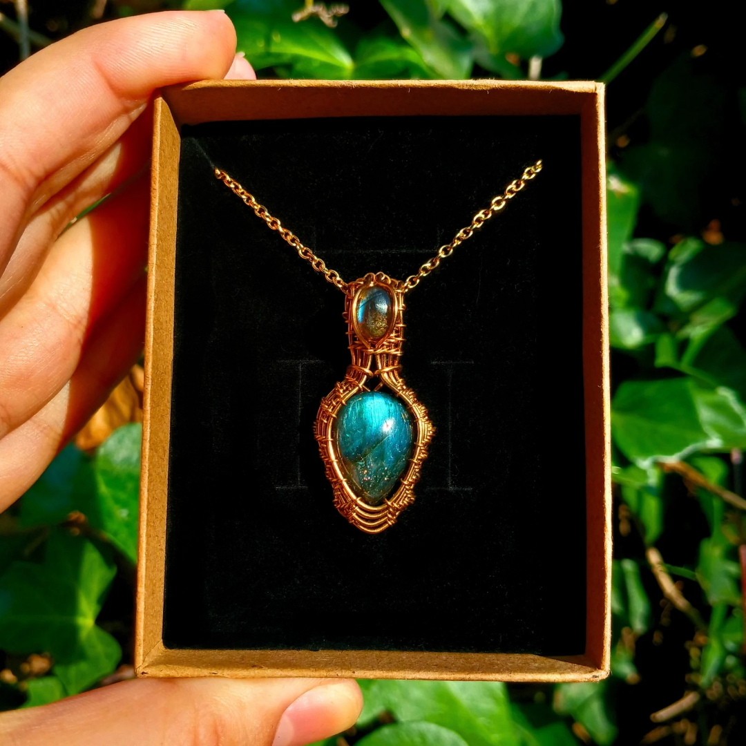 Colar "Victorian" de Labradorite Azul Ouro 18K - Coleção de Outono