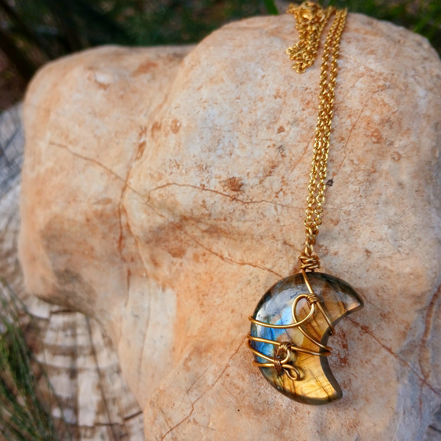 Colar "Moon" de Labradorite Ouro 18K - Coleção de Outono