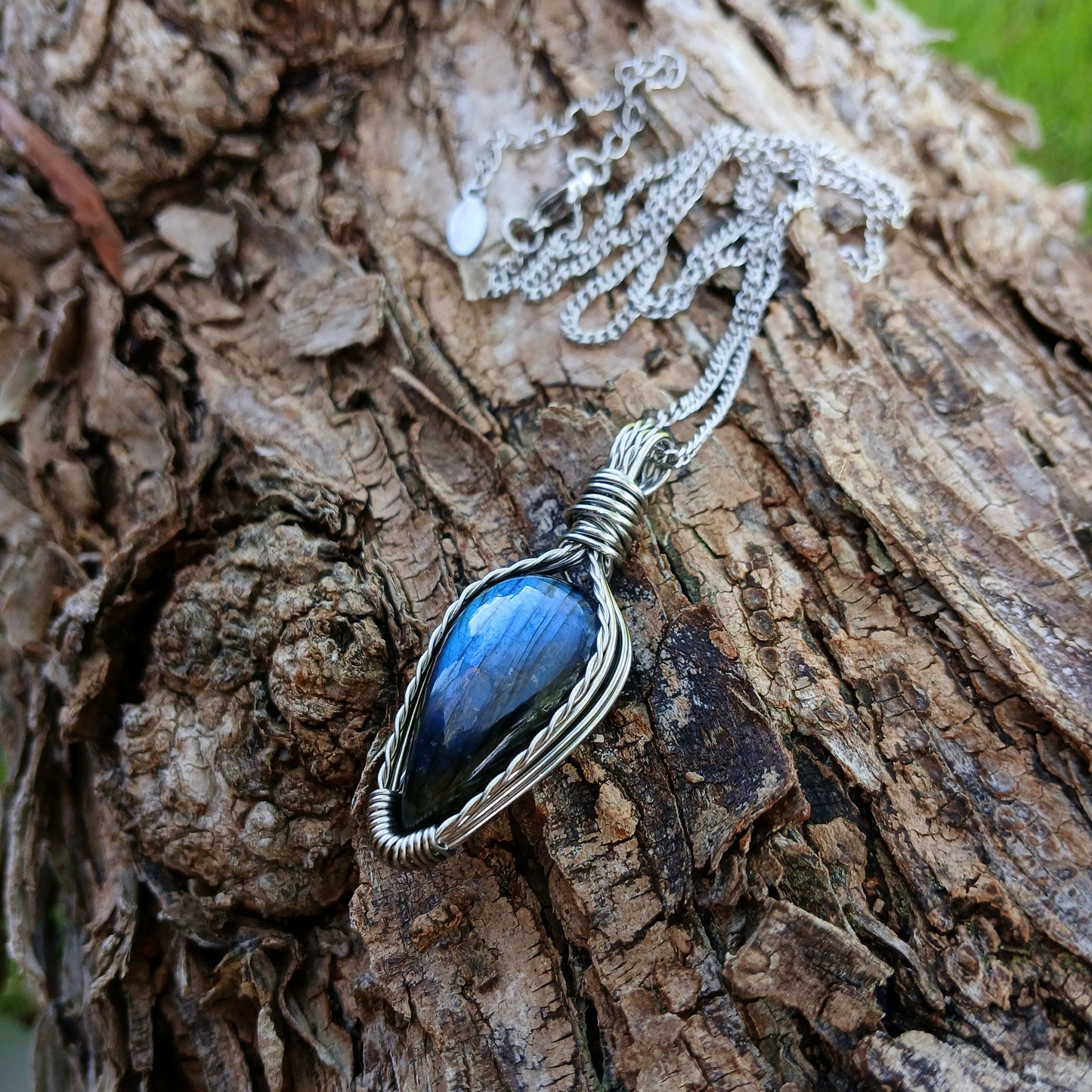 Colar "Arrow" de Labradorite azul - Coleção de Outono