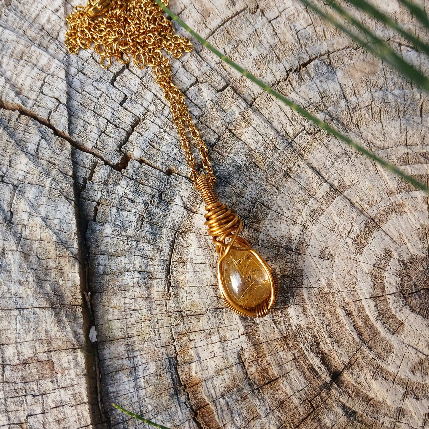 Mini Colar "Classic One" de Quartzo Rutilado Ouro 18K - Coleção de Outono