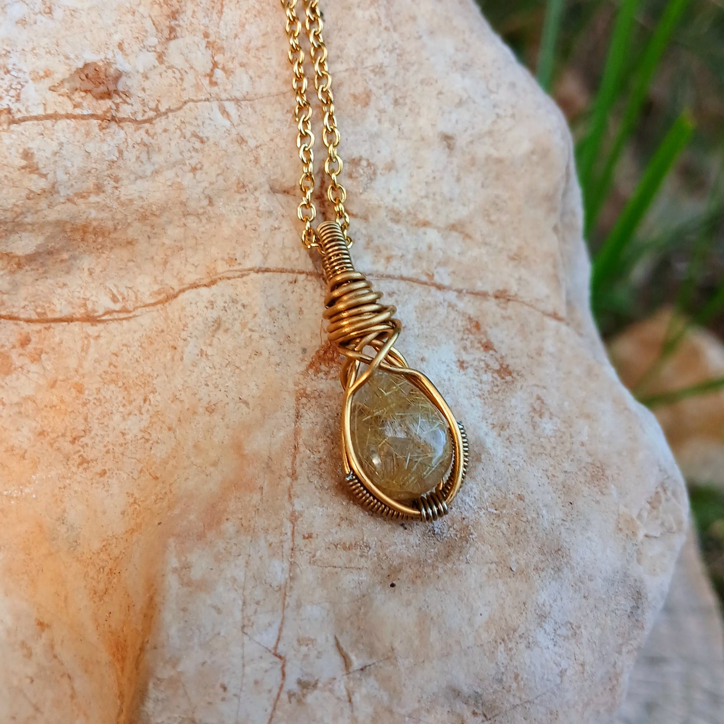 Mini Colar "Classic One" de Quartzo Rutilado Ouro 18K - Coleção de Outono
