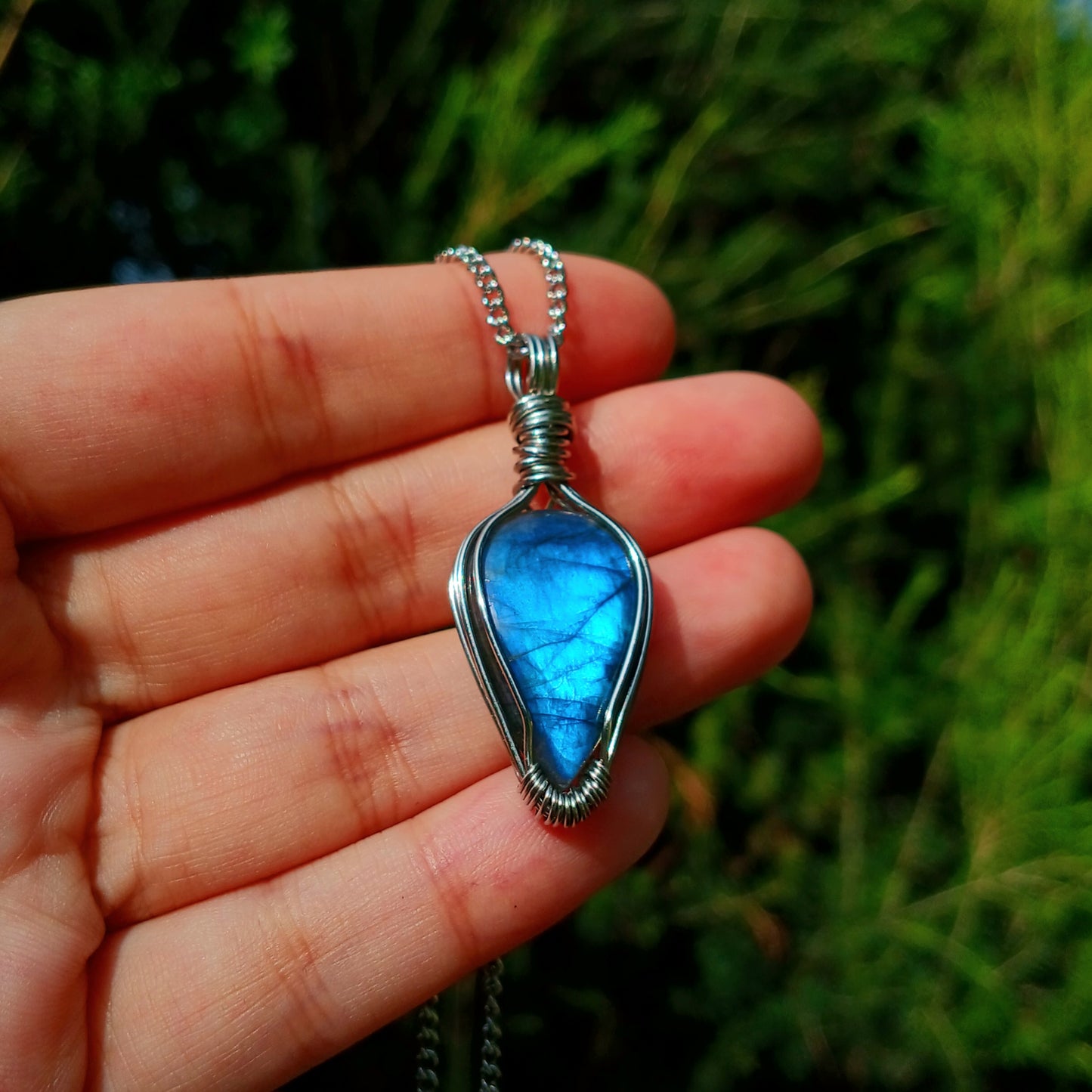 Colar "Arrow" de Labradorite azul - Coleção de Outono