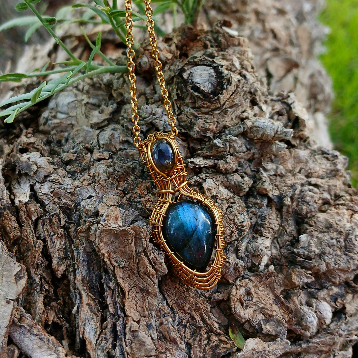 Colar "Victorian" de Labradorite Azul Ouro 18K - Coleção de Outono