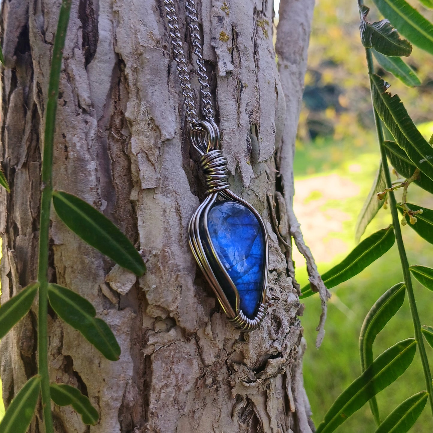 Colar "Arrow" de Labradorite azul - Coleção de Outono