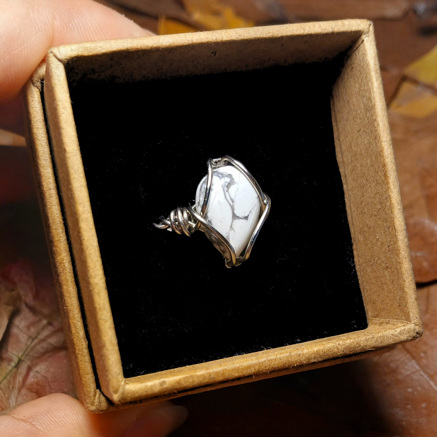 Howlite Ring - Braided Band