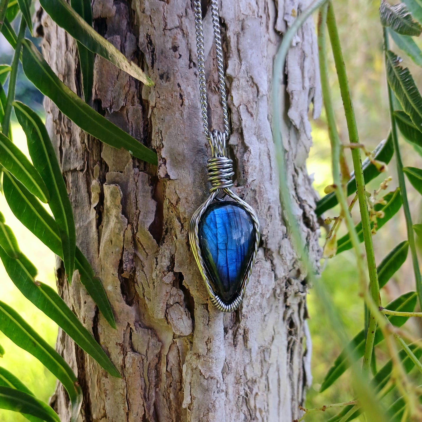 Colar "Arrow" de Labradorite azul - Coleção de Outono