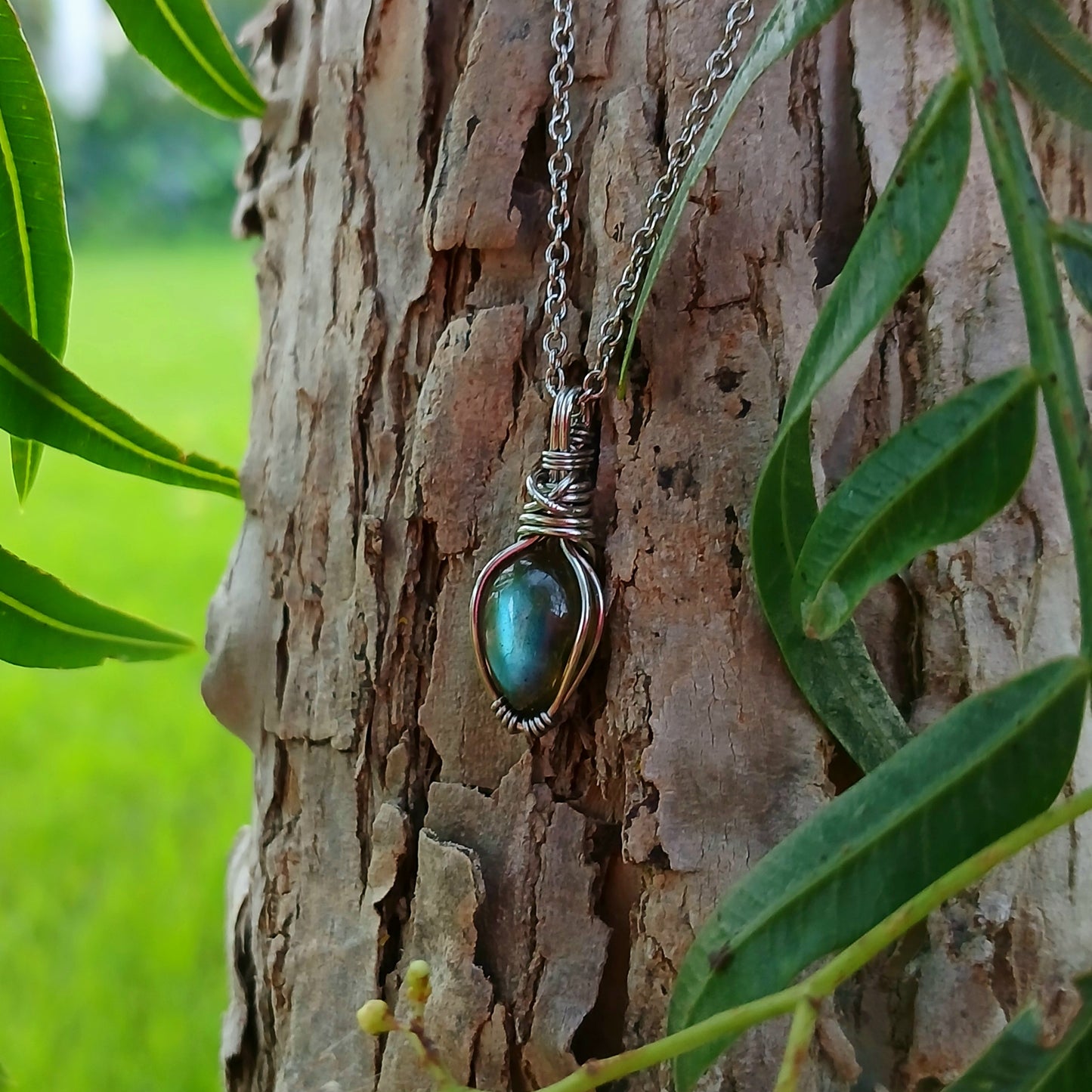 Mini Colar "X One" de Labradorite verde - Coleção de Outono