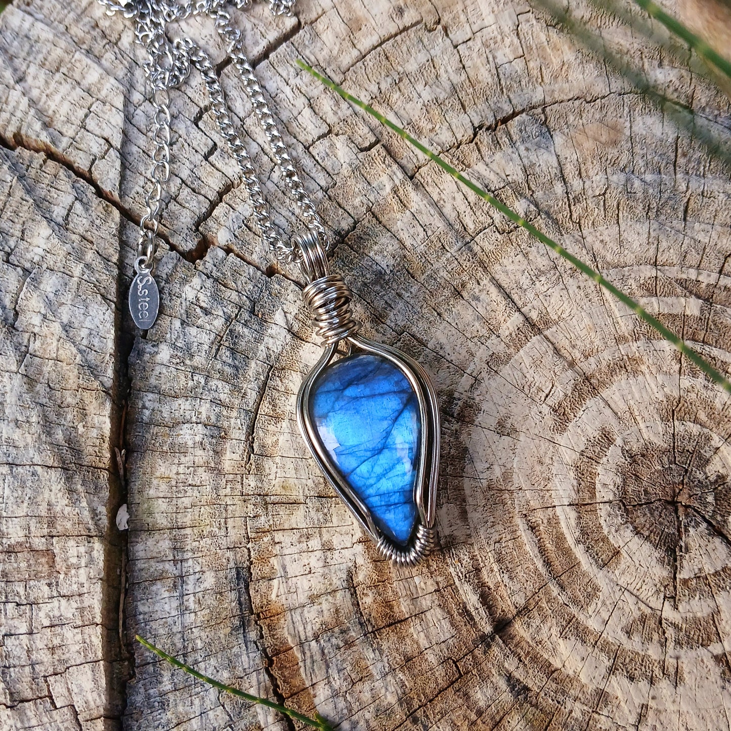Colar "Arrow" de Labradorite azul - Coleção de Outono
