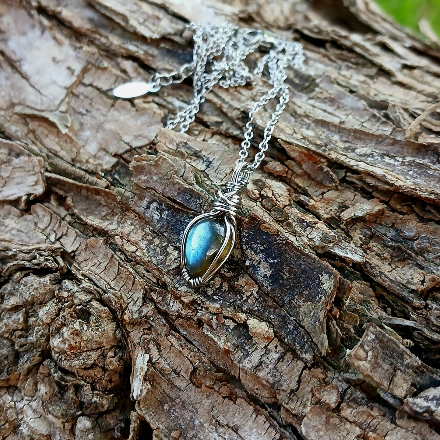 Mini Colar "X One" de Labradorite verde - Coleção de Outono