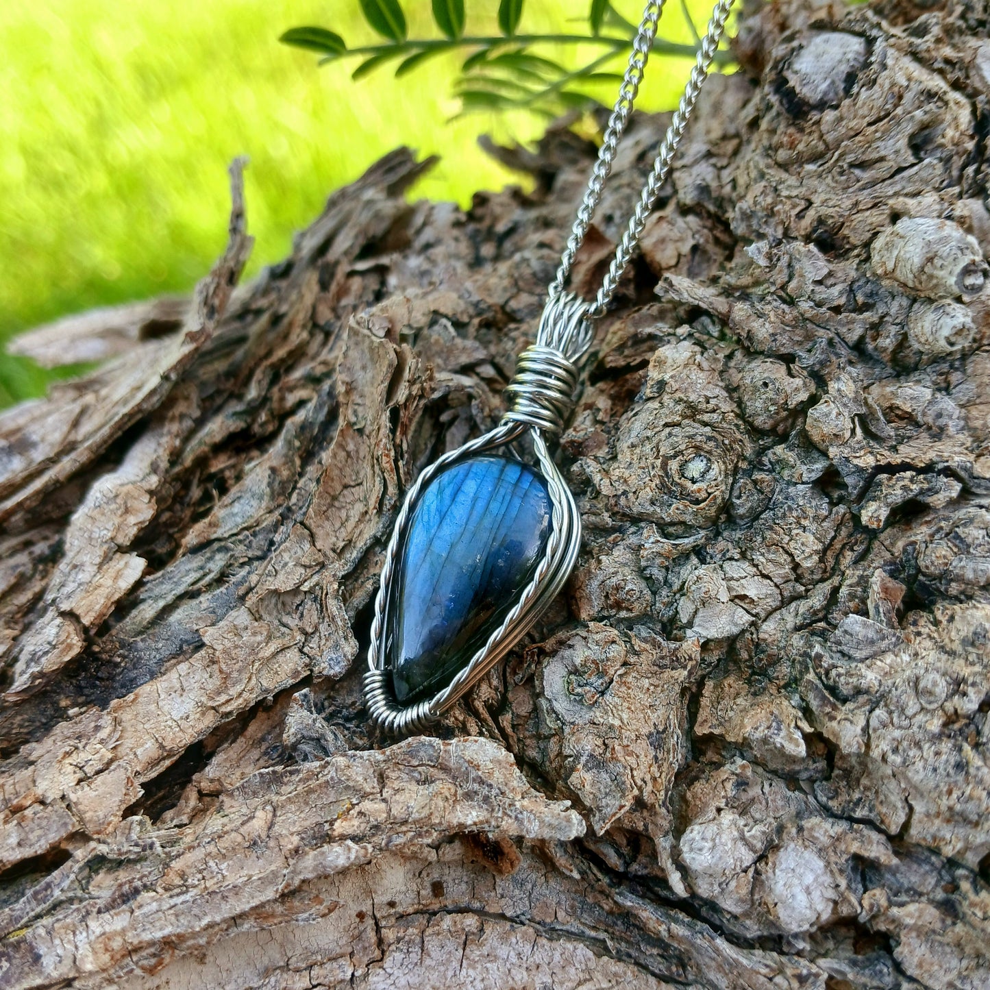 Colar "Arrow" de Labradorite azul - Coleção de Outono