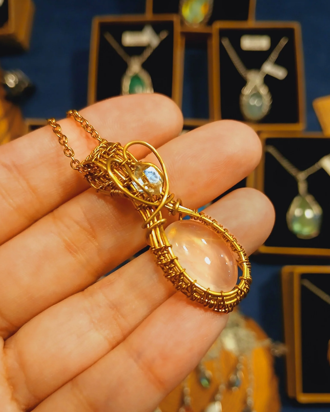 Colar "Victorian Heart" de Quartzo Rosa e Diamante de Herkimer - Ouro 18K