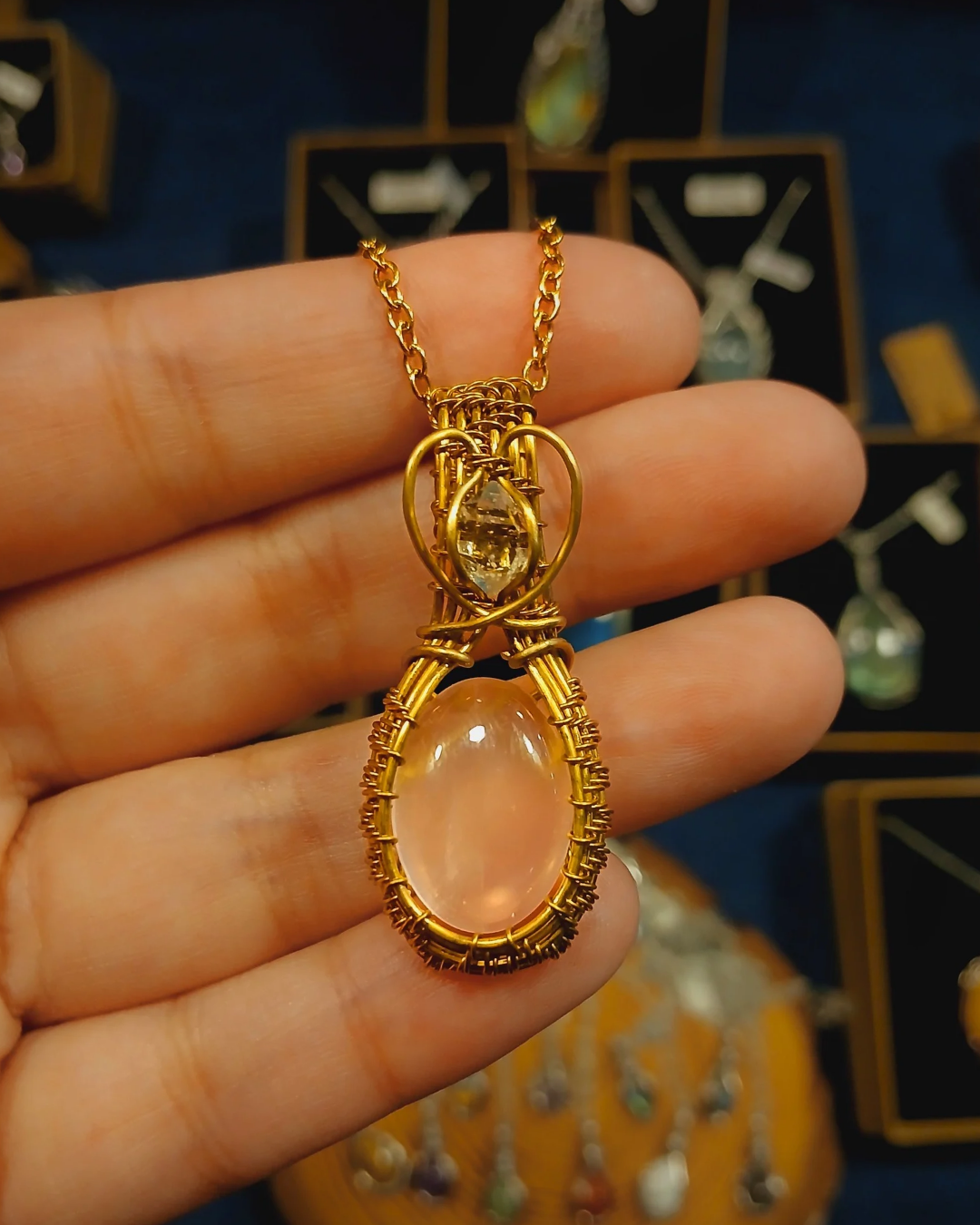 Colar "Victorian Heart" de Quartzo Rosa e Diamante de Herkimer - Ouro 18K