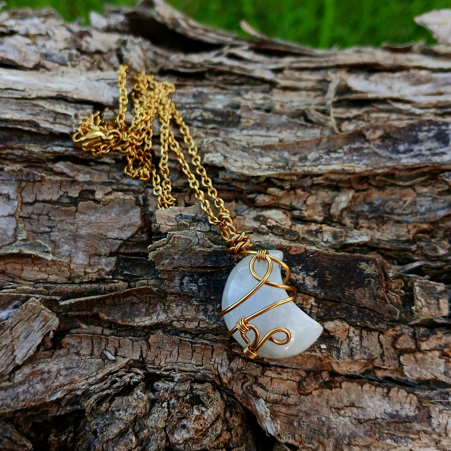 Colar "Moon" de Pedra da Lua Ouro 18K - Coleção de Outono
