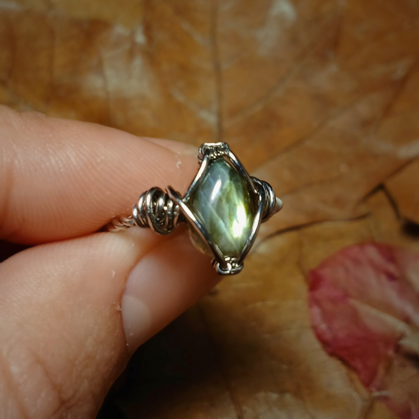Anel de Labradorite Verde - Aro trançado