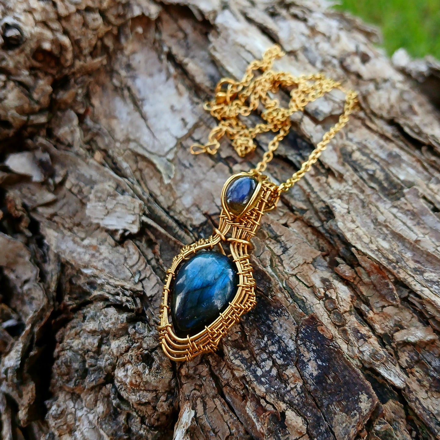Colar "Victorian" de Labradorite Azul Ouro 18K - Coleção de Outono