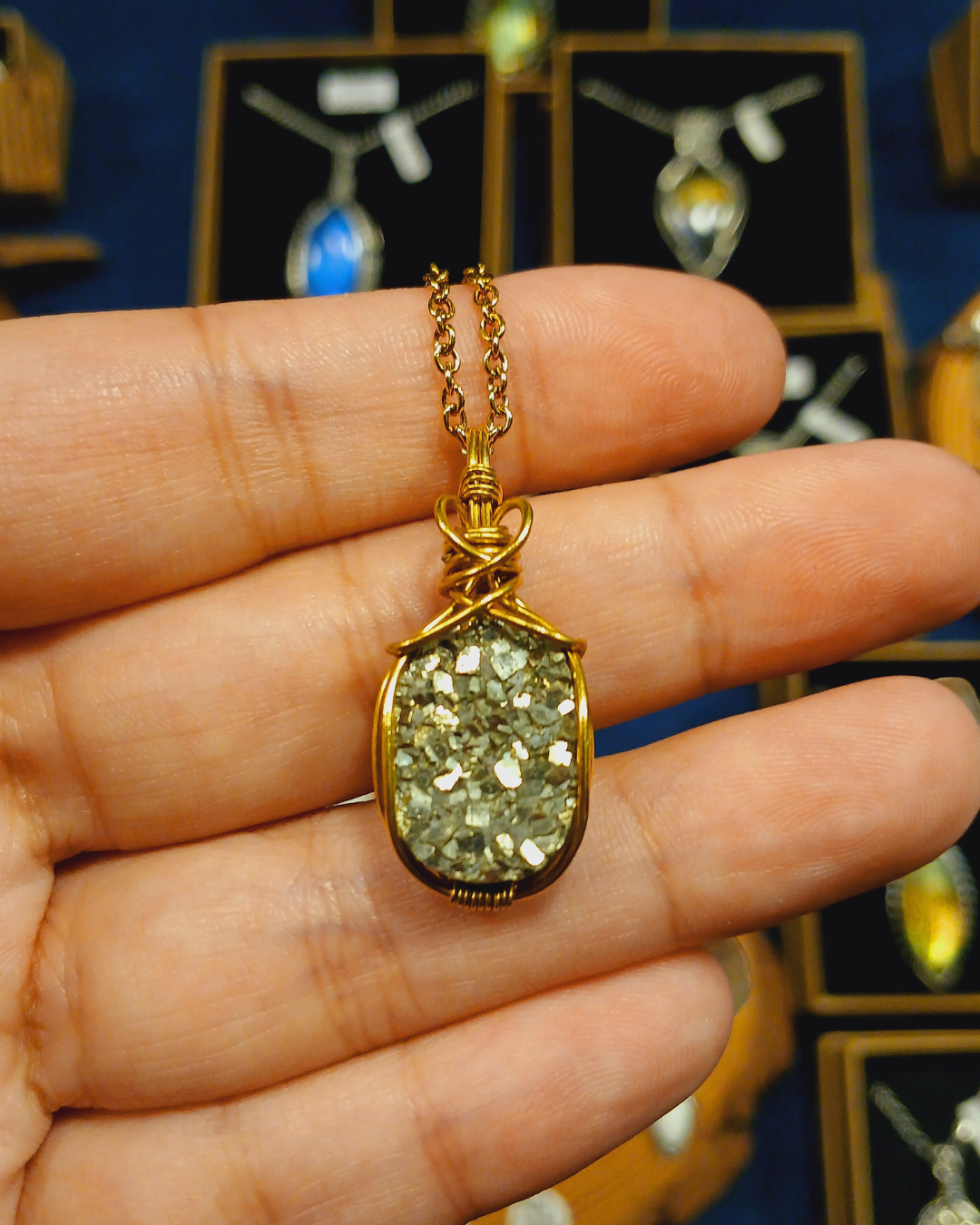 Colar "X" de Pirite em Bruto - Ouro 18K