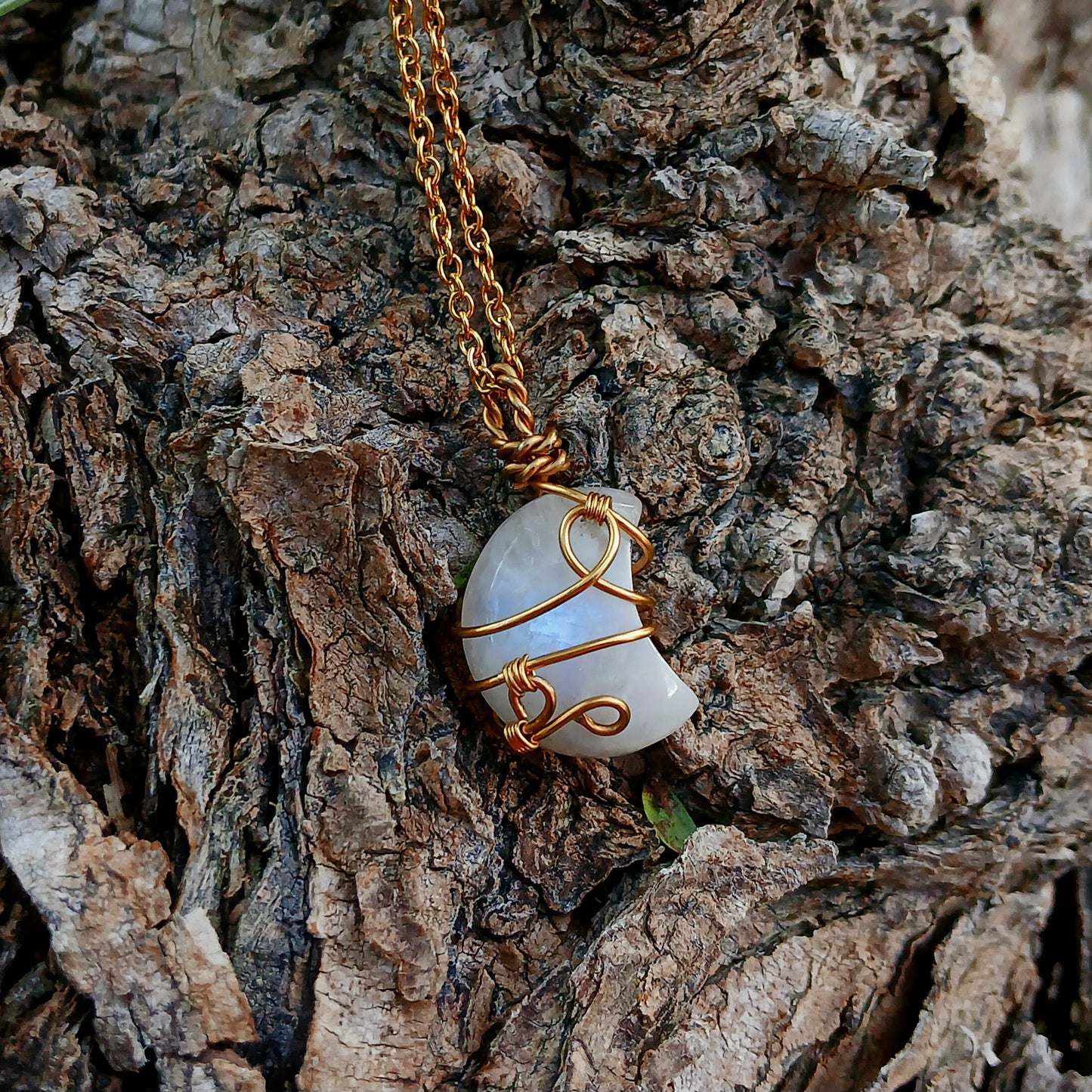 Colar "Moon" de Pedra da Lua Ouro 18K - Coleção de Outono