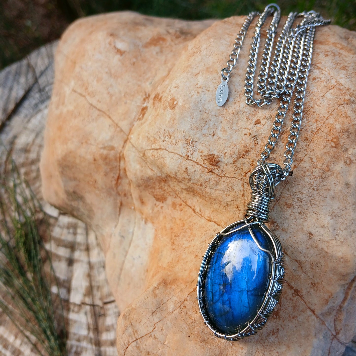 Colar "Pine tree" de Labradorite Azul - Coleção de Outono