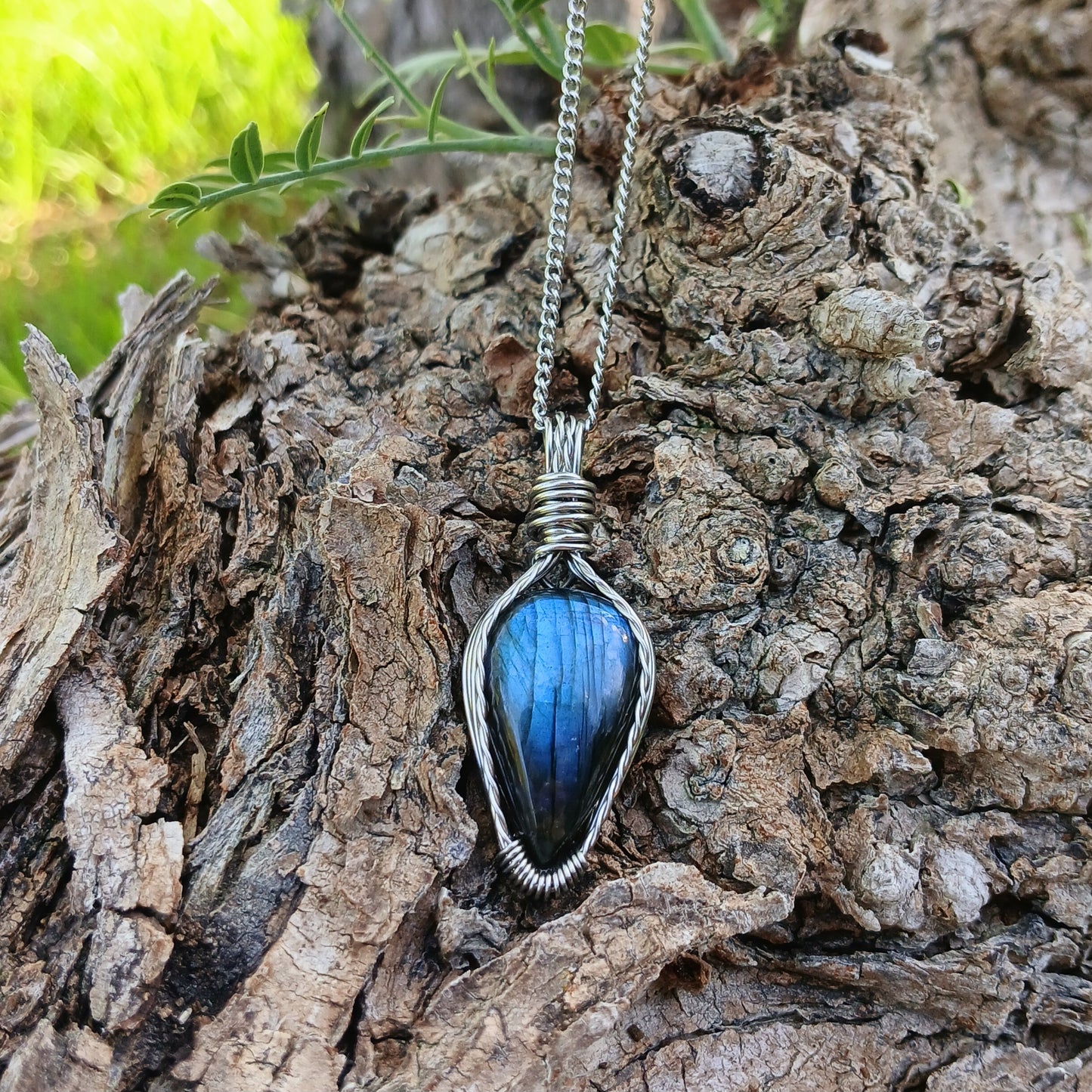 Colar "Arrow" de Labradorite azul - Coleção de Outono