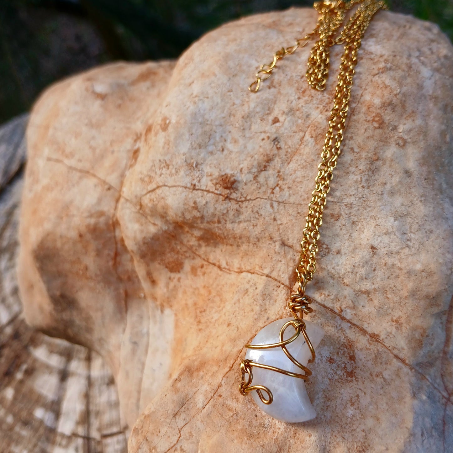 Colar "Moon" de Pedra da Lua Ouro 18K - Coleção de Outono
