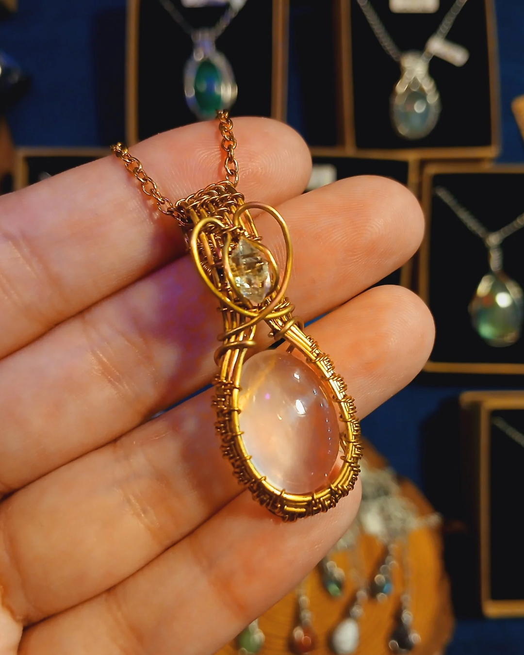 Colar "Victorian Heart" de Quartzo Rosa e Diamante de Herkimer - Ouro 18K