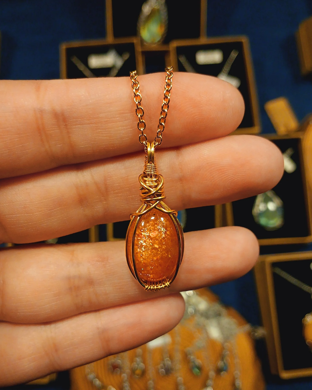 Colar "X" de Pedra do Sol Natural - Ouro 18K