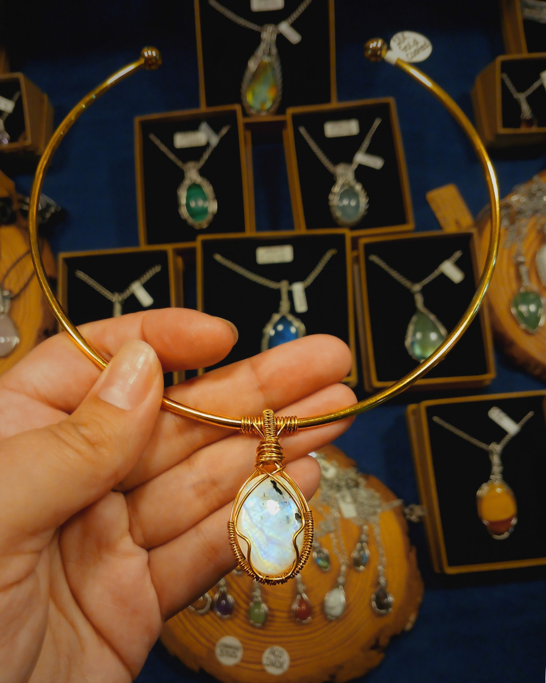 Choker de Pedra da Lua - Ouro 18K