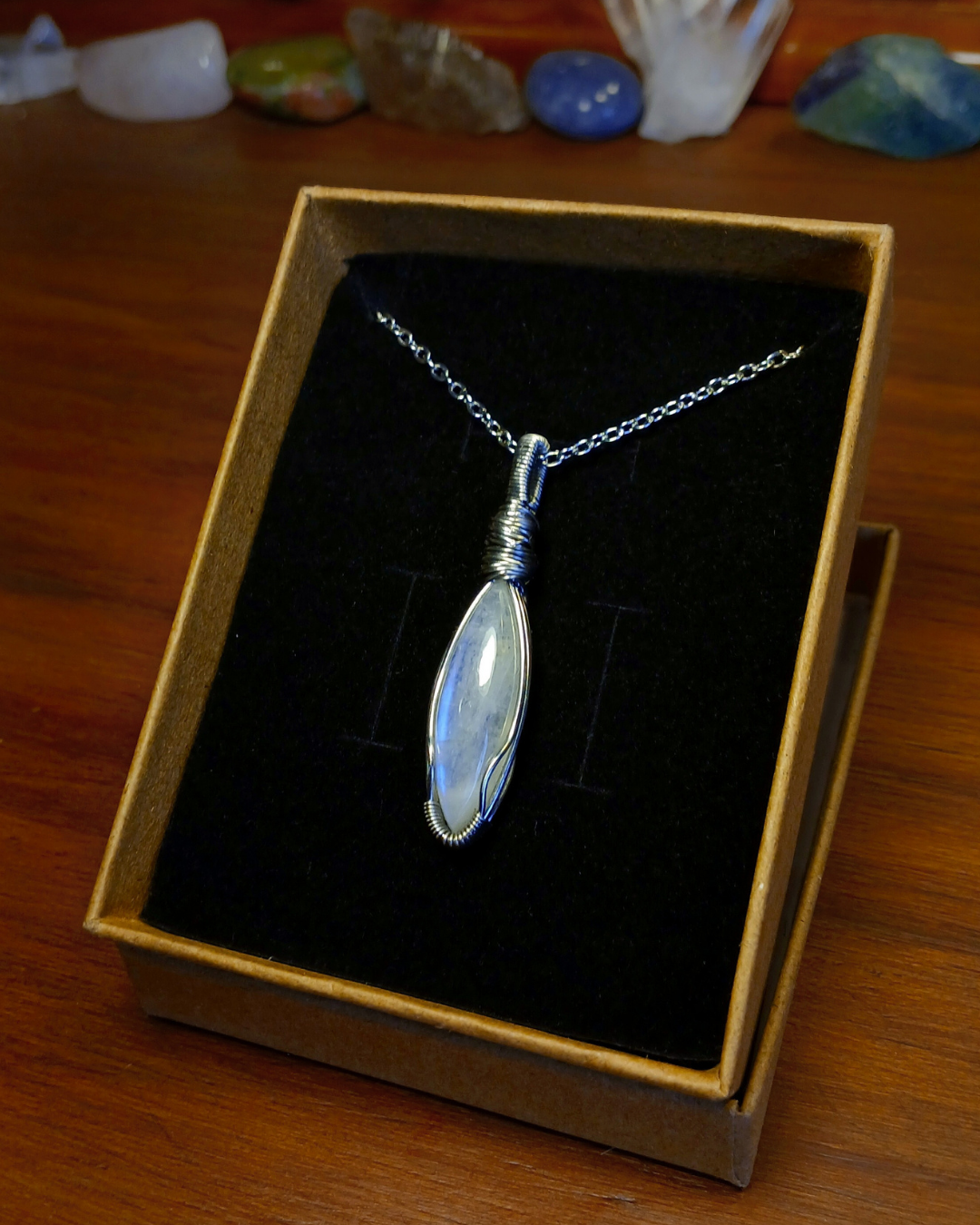 Colar "Dragon's Eye" de Pedra da Lua Roxa