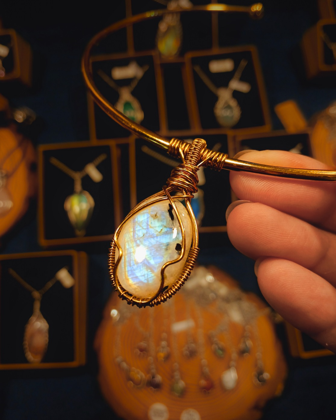 Choker de Pedra da Lua - Ouro 18K