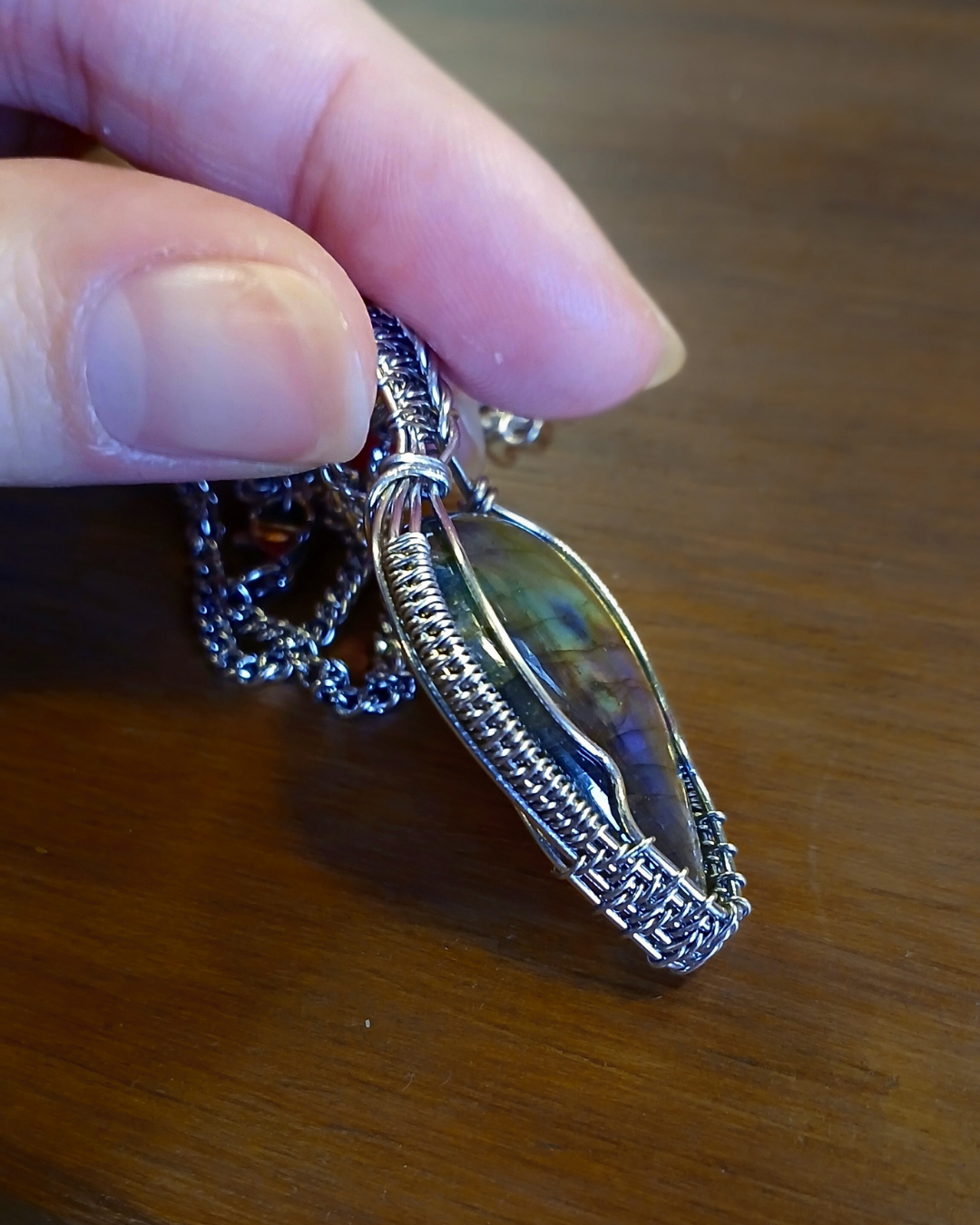 Colar "Victorian Arrow" Labradorite Multicolor