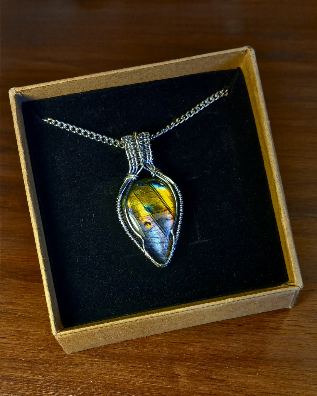 Colar "Victorian Arrow" Labradorite Multicolor