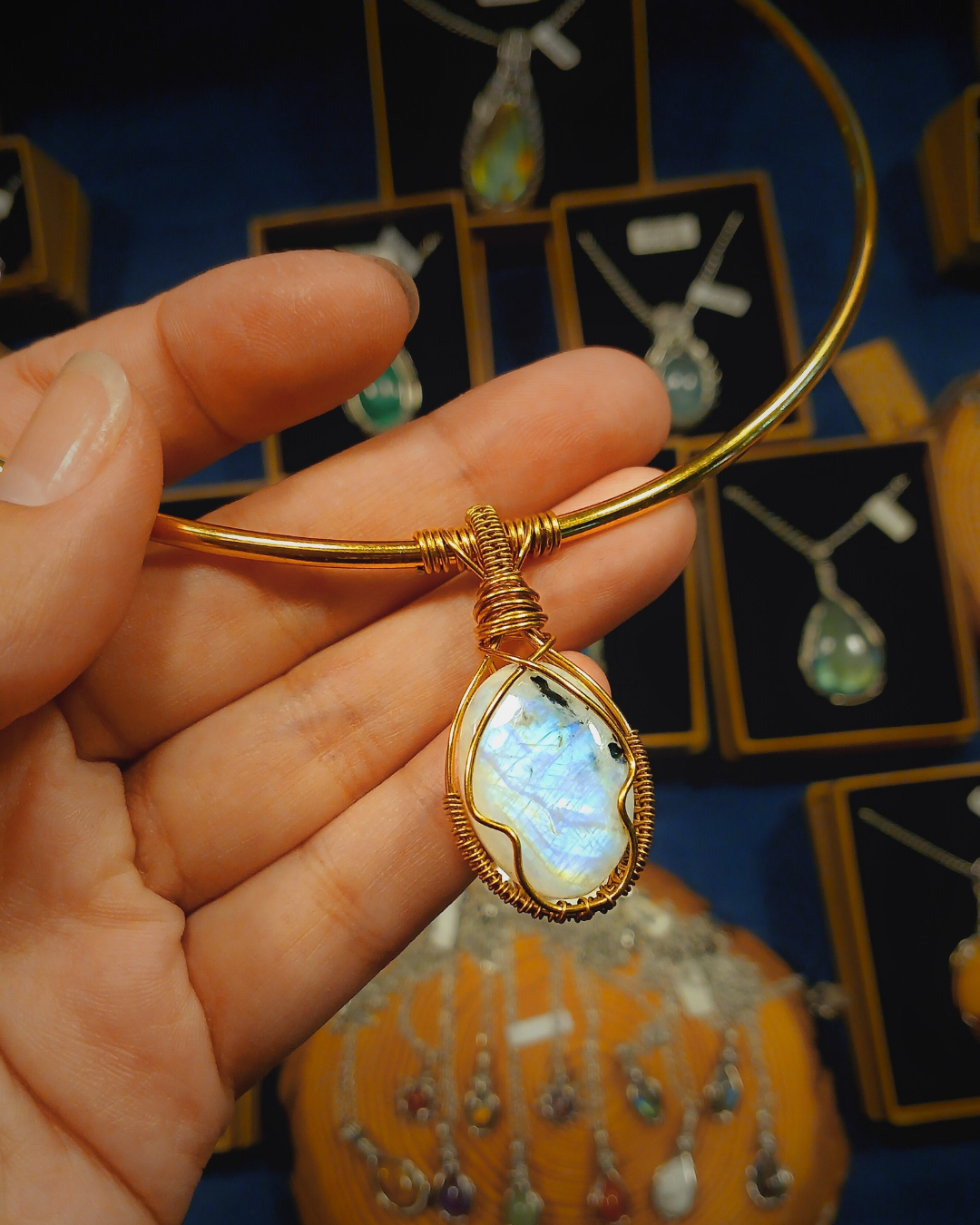 Choker de Pedra da Lua - Ouro 18K